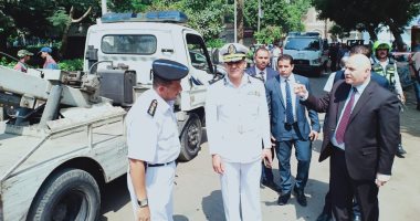 صور.. مدير أمن القاهرة يقود حملات تطهير مصر القديمة ورفع 17 سيارة متروكة