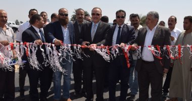 محافظ بنى سويف يفتتح طريق حيوى يخدم حركة المرور والنقل من المحافظة