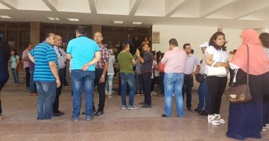 صور.. أولياء أمور 200 طفل يطالبون بتوفير أماكن لأبنائهم بالمدارس