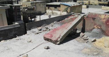 صور.. إصابة شخص فى انهيار جزئى بعقار وسط الإسكندرية