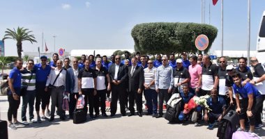 السفير المصرى ومسئولو الترجى فى استقبال بعثة الاتحاد السكندري بالورود