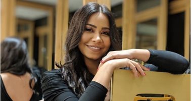 شيرين تحصل على درع "يوتيوب" الذهبى بعد وصول قناتها لمليون مشترك