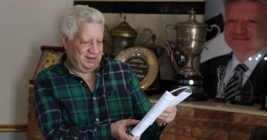 رئيس الزمالك يستقبل بعثة نهضة بركان فى مطار القاهرة