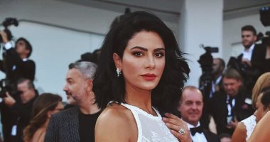 صبا مبارك على السجادة الحمراء فى افتتاح مهرجان فينيسيا السينمائى الدولى