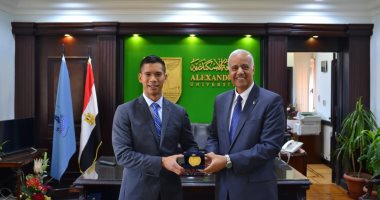 رئيس جامعة الإسكندرية يبحث توطيد التعاون مع الملحق الثقافى الأمريكى