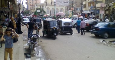 صور.. التوكتوك يحاصر مدينة شبين الكوم.. والمرور: حملات يومية لضبط المخالفين 