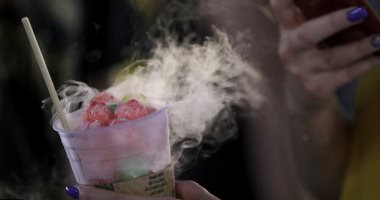 “FDA” تحذر من الآيس كريم وكوكتيلات النيتروجين السائل لتسببها فى تلف الأعضاء