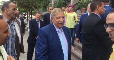 فيديو وصور.. محافظ الإسماعيلية السابق يصل الديوان العام لتسليم الجديد
