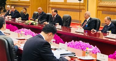 السيسي يشيد بتطور العلاقات الثنائية بين مصر والصين فور وصوله بكين