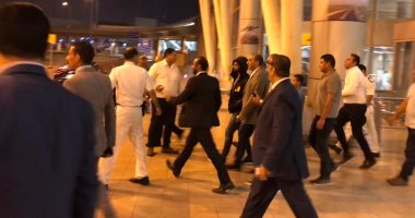 صور.. محمد صلاح يصل القاهرة وينهى إجراءاته عبر الخدمة المميزة بالمطار