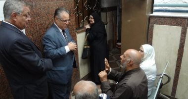رئيس صندوق التأمين الاجتماعى يطمئن على صرف المعاشات من المنافذ