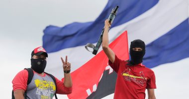 صور.. مؤيدو رئيس نيكاراجوا يتظاهرون بـ"قذائف الهاون" لرفض العنف