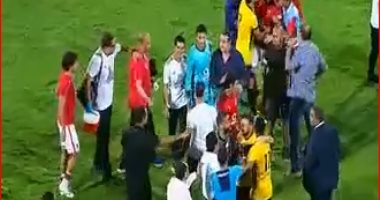 فيديو.. خناقة بين لاعبى الأهلى والإنتاج بعد انتهاء المباراة