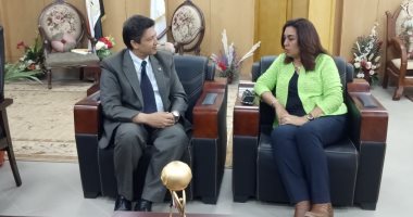 محافظ دمياط تبحث مع رئيس الجامعة إمكانية إشراك الطلبة فى تجميل الشوارع 
