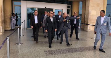 صور.. وزير الطيران يتفقد مطار سوهاج لمتابعة خطة تطويره