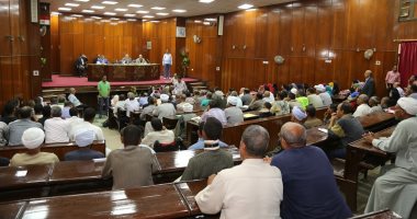 محافظ قنا يبحث 250 طلبا لمواطنين خلال اللقاء الأسبوعى المفتوح