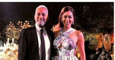 أنا والقمر.. صورة جديدة تجمع صبرى فواز ولقاء الخميسى