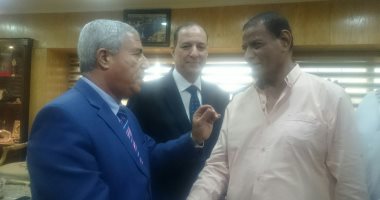 محافظ أسوان يوجه بمقاومة انتشار الحشرات والكلاب الضالة