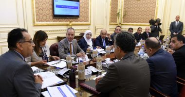 صور.. رئيس الوزراء يتابع مع قيادات النقل آليات تطوير السكة الحديد
