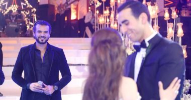 صور.. تفاصيل أزمة سامو زين بسبب نظرة عروس له فى حفل زفافها