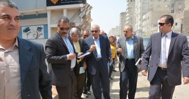 محافظ الجيزة يقيل مدير مديرية الطرق بسبب الإهمال فى الصيانة
