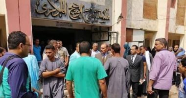 صور.. محافظ أسيوط يتفقد طابور الكشف بمستشفى أبوتيج وعددٍ من المدارس