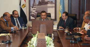 محافظ الإسكندرية يشدد على إزالة اشغالات الطريق على مستوى الأحياء