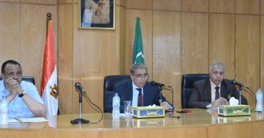 محافظ المنيا يوجه بتنظيم معارض لمستلزمات المدارس فى جميع المراكز