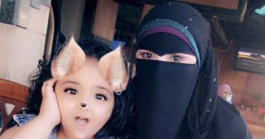 متابعو الطفلة "ساندى" يطالبون بإنقاذها من جدتها.. فيديو