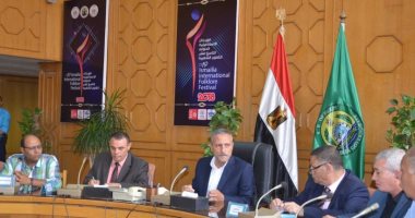 محافظ الإسماعيلية يشدد على الاهتمام بالتفاعل والتواصل مع المواطنيين