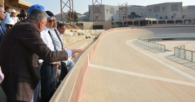 وزير الرياضة يتفقد مشروع استاد الدراجات باستاد القاهرة الدولى