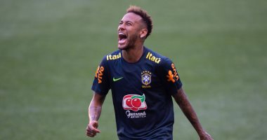 نيمار يستقبل الوافد الجديد لمنتخب البرازيلي بمراوغة ساحرة.. فيديو