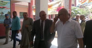 صور.. محافظ الغربية فى جولة مفاجئة بـ"زفتى" ويوجه بإزالة تراكمات القمامة