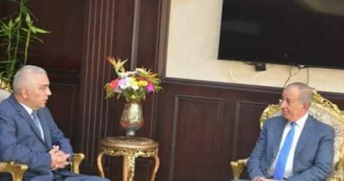 القنصل الروسى يقدم التهنئة لمحافظ البحر الأحمر  بعد تجديد الثقة