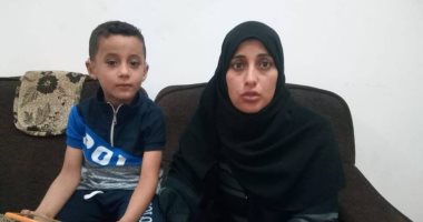 صور.. ربة منزل زوجها يعمل باليومية تناشد "التضامن" صرف معاش لطفلها المعاق