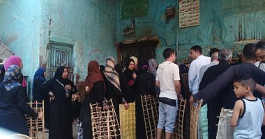 أهالى ملوى بالمنيا يطالبون بفتح المخابز المدعمة المغلقة لتخفيف الزحام