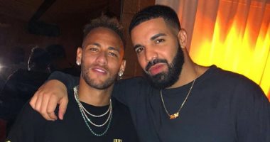 نيمار يداعب صاحب أغنية "كيكى" قبل مواجهة البرازيل وأمريكا فى نيويورك