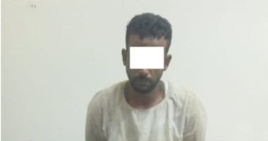 ضبط بندقية آلية بحوزة سائق يستخدمها لحمايته أثناء التنقيب عن الذهب