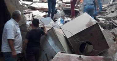 استخراج طفل حى من تحت أنقاض العقار المنهار بعزبة البرج فى دمياط
