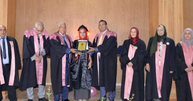 جامعة المنصورة تحتفل بتخريج أول دفعة تم تطبيق نظام الساعات المعتمدة عليها