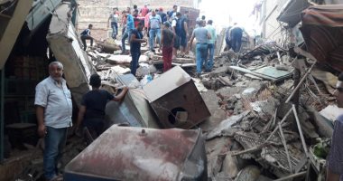 وصول محافظ دمياط لموقع العقار المنهار بعزبة البرج