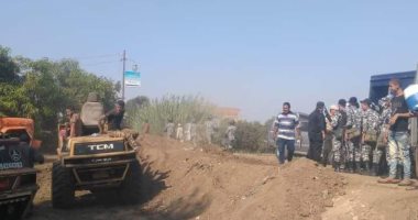 أمن القليوبية يزيل كوبرى مقام على أملاك الرى بطوخ