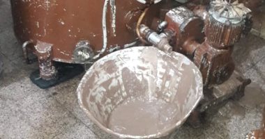 النيابة تحقق مع صاحب مصنع لحيازته 3 أطنان شيكولاته مجهولة المصدر بالسلام 