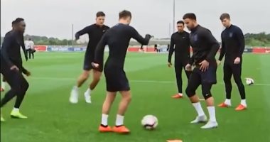 فيديو.. مدافع ليستر سيتى يتعرض لموقف محرج خلال تدريبات إنجلترا 