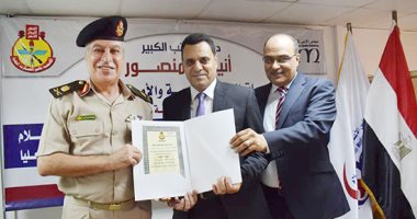 ختام دورة "الدراسات الاستراتيجية والأمن القومى" ومنح الدارسين شهادات التخرج