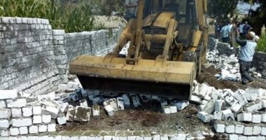 تنفيذ 15 قرار إزالة تعديات على الأراضى الزراعية ونهر النيل بقنا