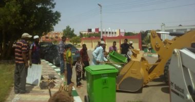 صور.. استكمال تنفيذ حملة شارك ونظف بمدينة بمركز بلاط بالوادى الجديد