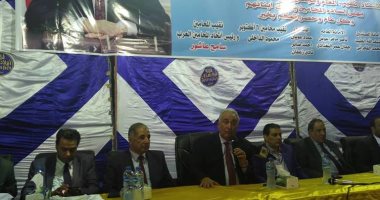 صور.. سامح عاشور يكرم أبناء محاميى جنوب الجيزة المتفوقين