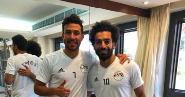 فيفا يتساءل: هل تتحقق نبوءة تريزيجيه ويفوز صلاح بجائزة الأفضل فى العالم؟
