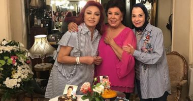 رجاء الجداوى تحتفل بعيد ميلادها الثمانين مع نبيلة عبيد